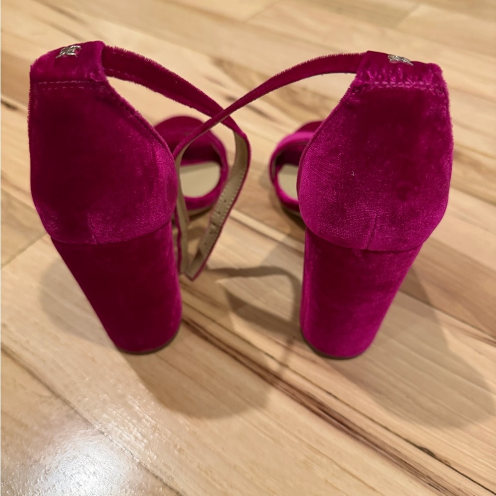 Sam Edelman Yaro Block Heel Sandals in a pink velvet finish. Size 6.5! - Picture 5 of 6